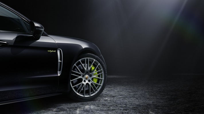 Porsche Panamera 4 E-Hybrid Platinum Edition 2022. Desktop wallpaper