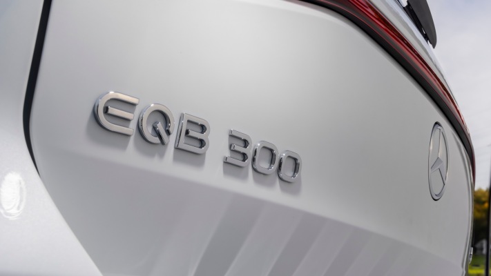 Mercedes-Benz EQB 300 4MATIC 2022. Desktop wallpaper