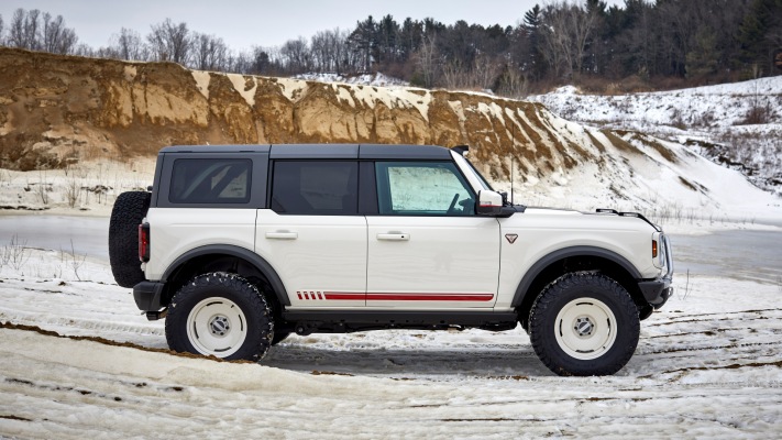 Ford Bronco Pope Francis Center First Edition 2021. Desktop wallpaper