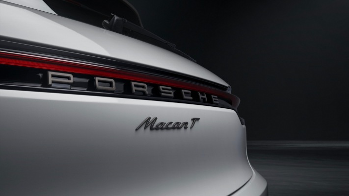 Porsche Macan T 2022. Desktop wallpaper
