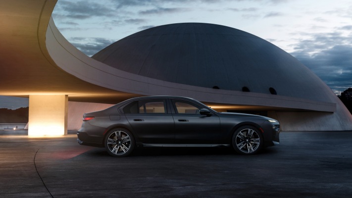 BMW 760i xDrive 2023. Desktop wallpaper