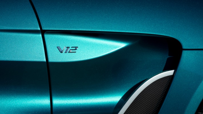 Aston Martin V12 Vantage Roadster 2023. Desktop wallpaper