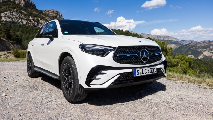 Mercedes-Benz GLC 300de 4MATIC 2023. Desktop wallpaper