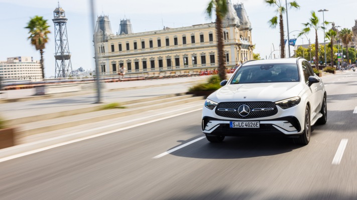 Mercedes-Benz GLC 300de 4MATIC 2023. Desktop wallpaper