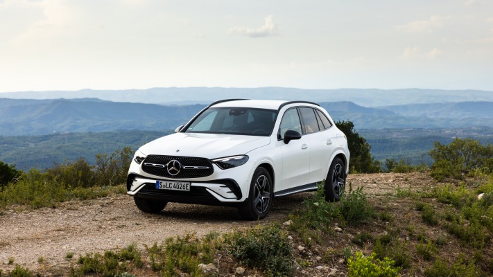 Mercedes-Benz GLC 300de 4MATIC 2023. Desktop wallpaper