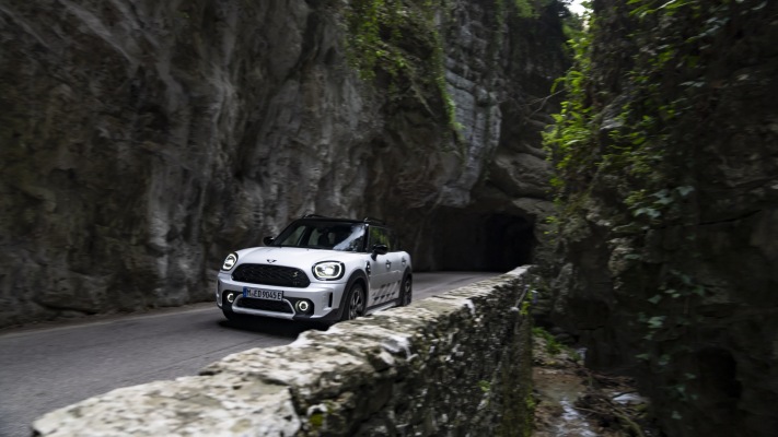 MINI Cooper SE Countryman ALL4 Untamed Edition 2023. Desktop wallpaper