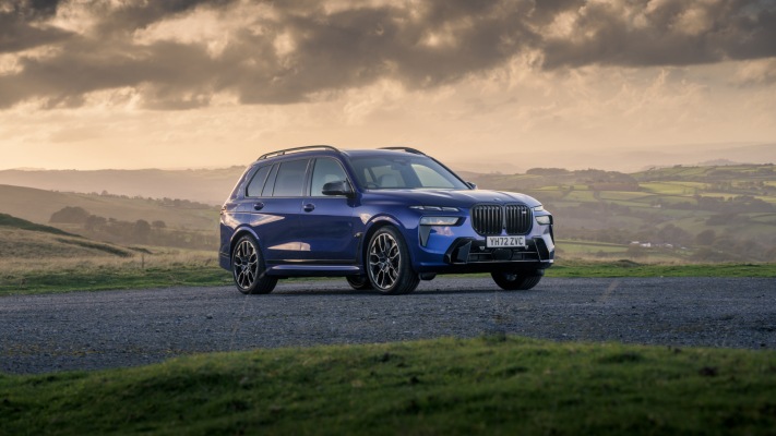 BMW X7 M60i xDrive UK Version 2023. Desktop wallpaper