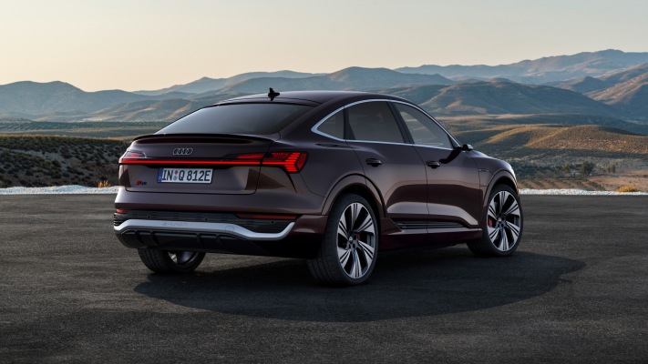 Audi Q8 Sportback e-tron quattro 2024. Desktop wallpaper