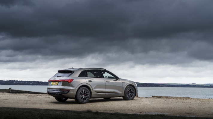 Audi Q8 e-tron quattro UK Version 2024. Desktop wallpaper