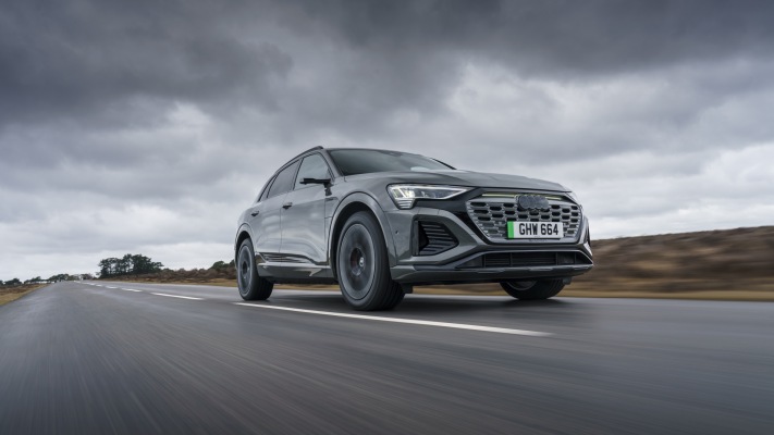 Audi Q8 e-tron quattro UK Version 2024. Desktop wallpaper