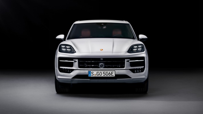 Porsche Cayenne E-Hybrid 2024. Desktop wallpaper