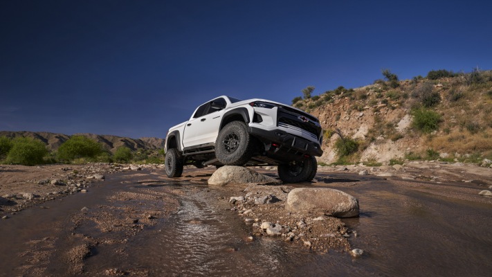 Chevrolet Colorado ZR2 Bison 2024. Desktop wallpaper