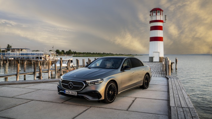 Mercedes-Benz E 400e 4MATIC AMG-line 2024. Desktop wallpaper