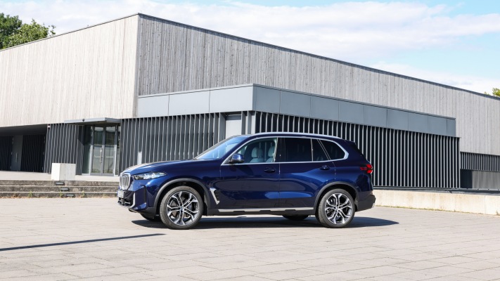 BMW X5 xDrive 30d 2024. Desktop wallpaper