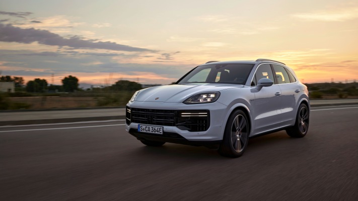 Porsche Cayenne Turbo E-Hybrid 2024. Desktop wallpaper