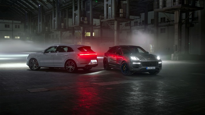 Porsche Cayenne Turbo E-Hybrid Coupe GT Package 2024. Desktop wallpaper