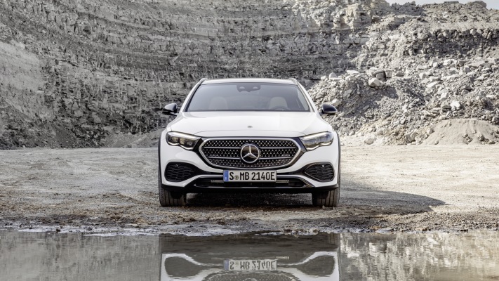 Mercedes-Benz E-Class All-Terrain 2024. Desktop wallpaper