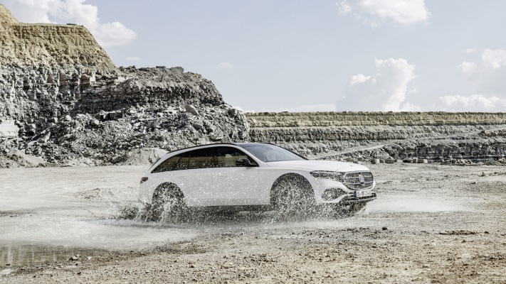 Mercedes-Benz E-Class All-Terrain 2024. Desktop wallpaper