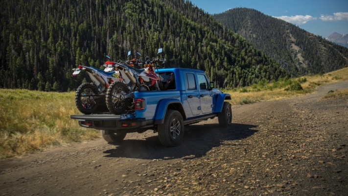 Jeep Gladiator Mojave X 2024. Desktop wallpaper