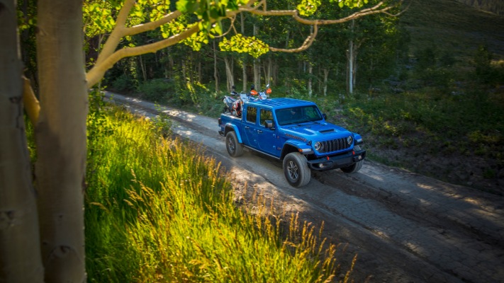 Jeep Gladiator Mojave X 2024. Desktop wallpaper