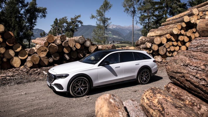 Mercedes-Benz E 220d 4MATIC All-Terrain 2024. Desktop wallpaper