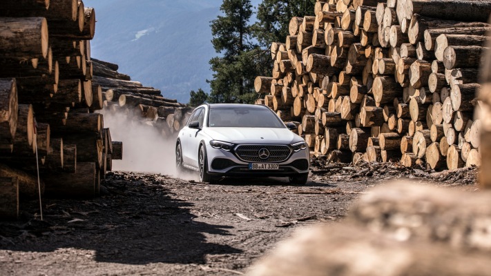 Mercedes-Benz E 220d 4MATIC All-Terrain 2024. Desktop wallpaper