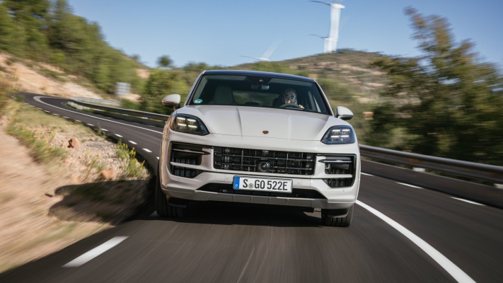 Porsche Cayenne S E-Hybrid Coupe 2024. Desktop wallpaper