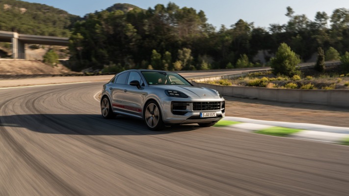 Porsche Cayenne Turbo E-Hybrid Coupe 2024. Desktop wallpaper