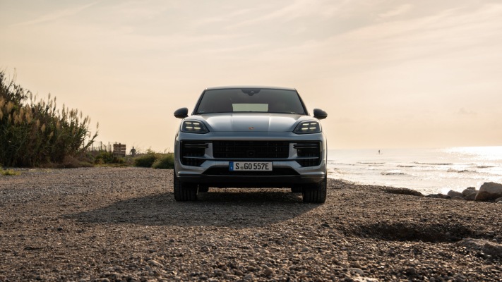 Porsche Cayenne Turbo E-Hybrid Coupe 2024. Desktop wallpaper