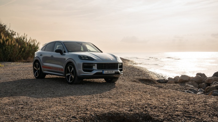 Porsche Cayenne Turbo E-Hybrid Coupe 2024. Desktop wallpaper