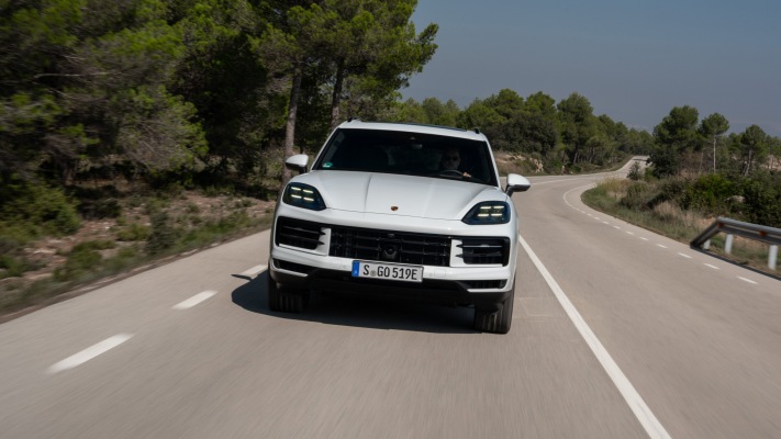 Porsche Cayenne S E-Hybrid 2024. Desktop wallpaper