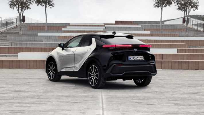 Toyota C-HR GR Sport Hybrid 200 AWD-i 2024. Desktop wallpaper