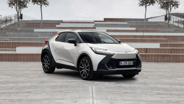 Toyota C-HR GR Sport Hybrid 200 AWD-i 2024. Desktop wallpaper