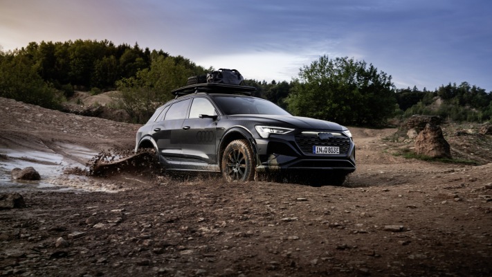 Audi Q8 e-tron Dakar Edition 2024. Desktop wallpaper