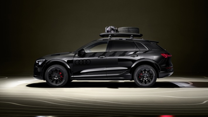 Audi Q8 e-tron Dakar Edition 2024. Desktop wallpaper