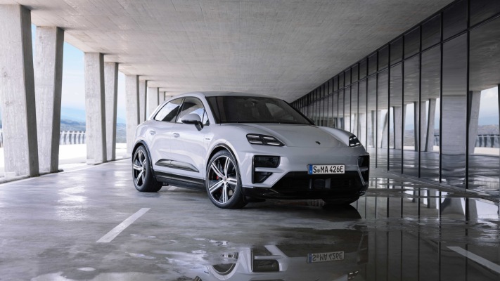 Porsche Macan Turbo 2025. Desktop wallpaper