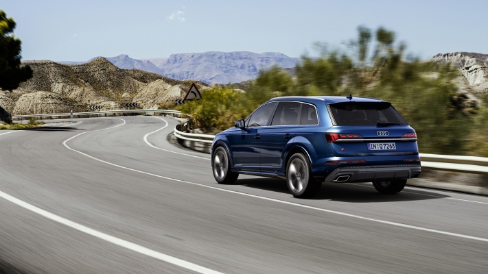 Audi Q7 2024. Desktop wallpaper