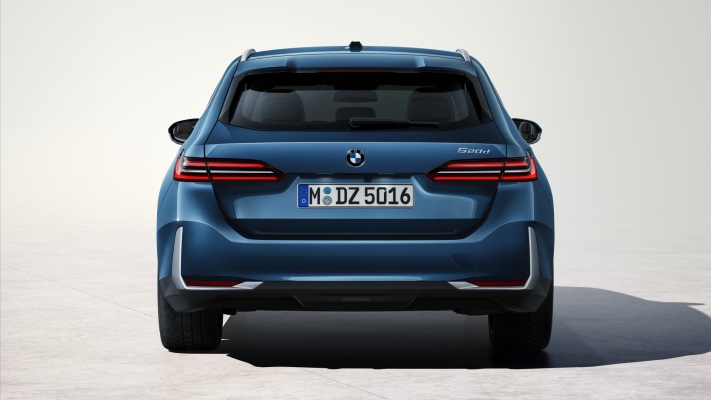 BMW 520d xDrive Touring 2025. Desktop wallpaper