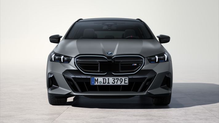 BMW i5 M60 xDrive Touring 2025. Desktop wallpaper