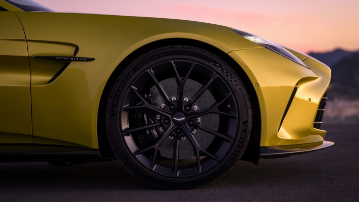 Aston Martin Vantage 2025. Desktop wallpaper