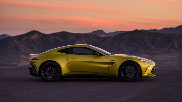 Aston Martin Vantage 2025. Desktop wallpaper