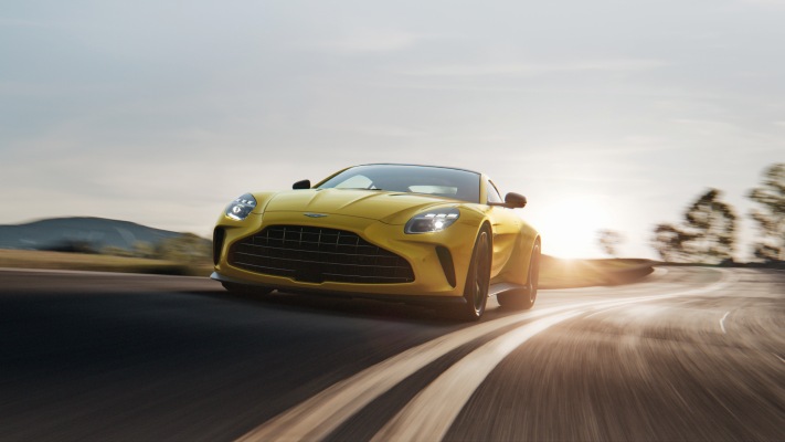 Aston Martin Vantage 2025. Desktop wallpaper