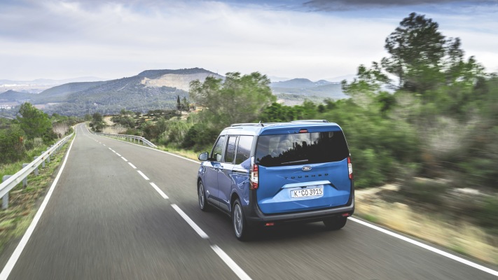 Ford Tourneo Courier Titanium 2024. Desktop wallpaper