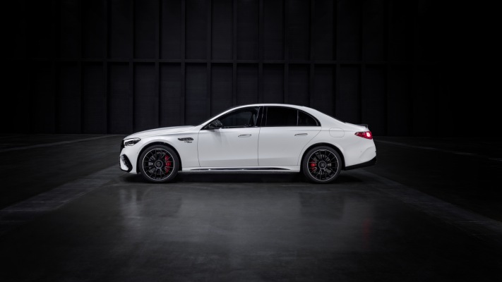 Mercedes-AMG E 53 Hybrid 4MATIC+ 2025. Desktop wallpaper