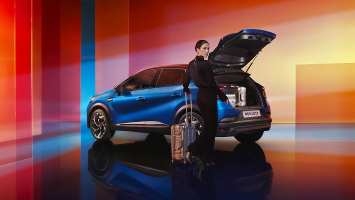 Renault Captur E-Tech Hybrid Esprit Alpine 2025. Desktop wallpaper