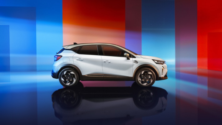 Renault Captur E-Tech Hybrid Techno 2025. Desktop wallpaper