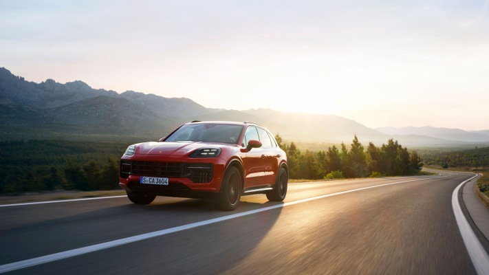 Porsche Cayenne GTS 2024. Desktop wallpaper