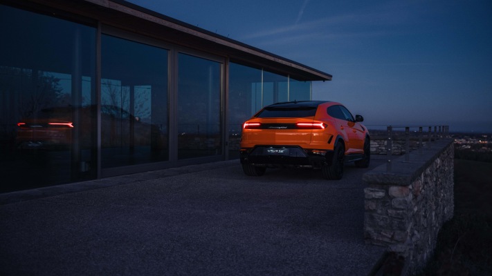 Lamborghini Urus SE 2025. Desktop wallpaper