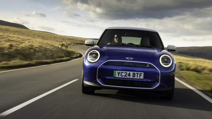 MINI Cooper SE UK Version 2024. Desktop wallpaper