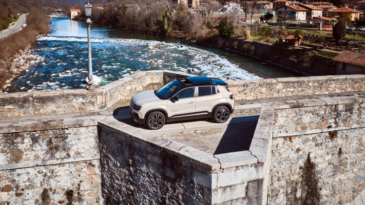 Jeep Avenger e-hybrid 2024. Desktop wallpaper